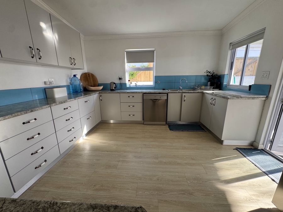 To Let 4 Bedroom Property for Rent in Grotto Bay Western Cape